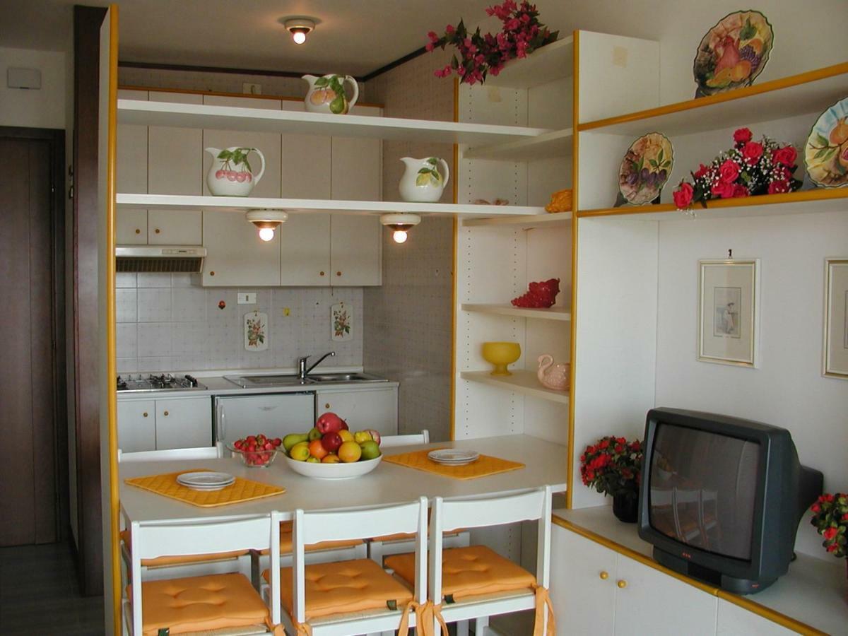 Complesso Solarium Apartment Бибионе Екстериор снимка